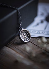 Cargar imagen en el visor de la galería, Medalla L'amour ♡ ✷