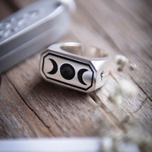 Cargar imagen en el visor de la galería, Anillo Hécate ☽○☾ Talla 18