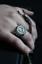 Cargar imagen en el visor de la galería, Anillo Ouroboros ○𓆙 - Talla 16