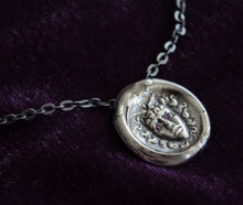 Cargar imagen en el visor de la galería, Medallón Gorgona 𓆙 Amatistas