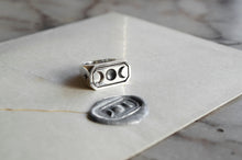 Cargar imagen en el visor de la galería, Anillo Hécate ☽○☾ - A medida