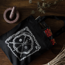 Cargar imagen en el visor de la galería, Totebag Gorgona ○𓆙🗡