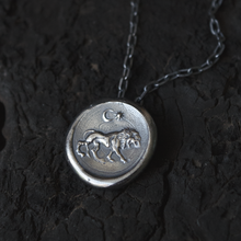 Cargar imagen en el visor de la galería, Medallón Leo ☉