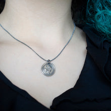 Cargar imagen en el visor de la galería, Medalla Rosa 🥀