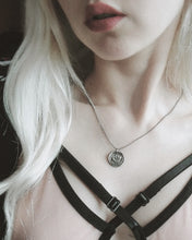 Cargar imagen en el visor de la galería, Medalla Rosa 🥀