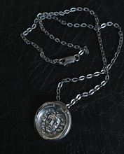 Cargar imagen en el visor de la galería, Medallón Gorgona 𓆙 Básico