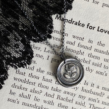 Cargar imagen en el visor de la galería, Medalla Rosa 🥀