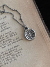 Cargar imagen en el visor de la galería, Medalla L&#39;amour ♡ ✷
